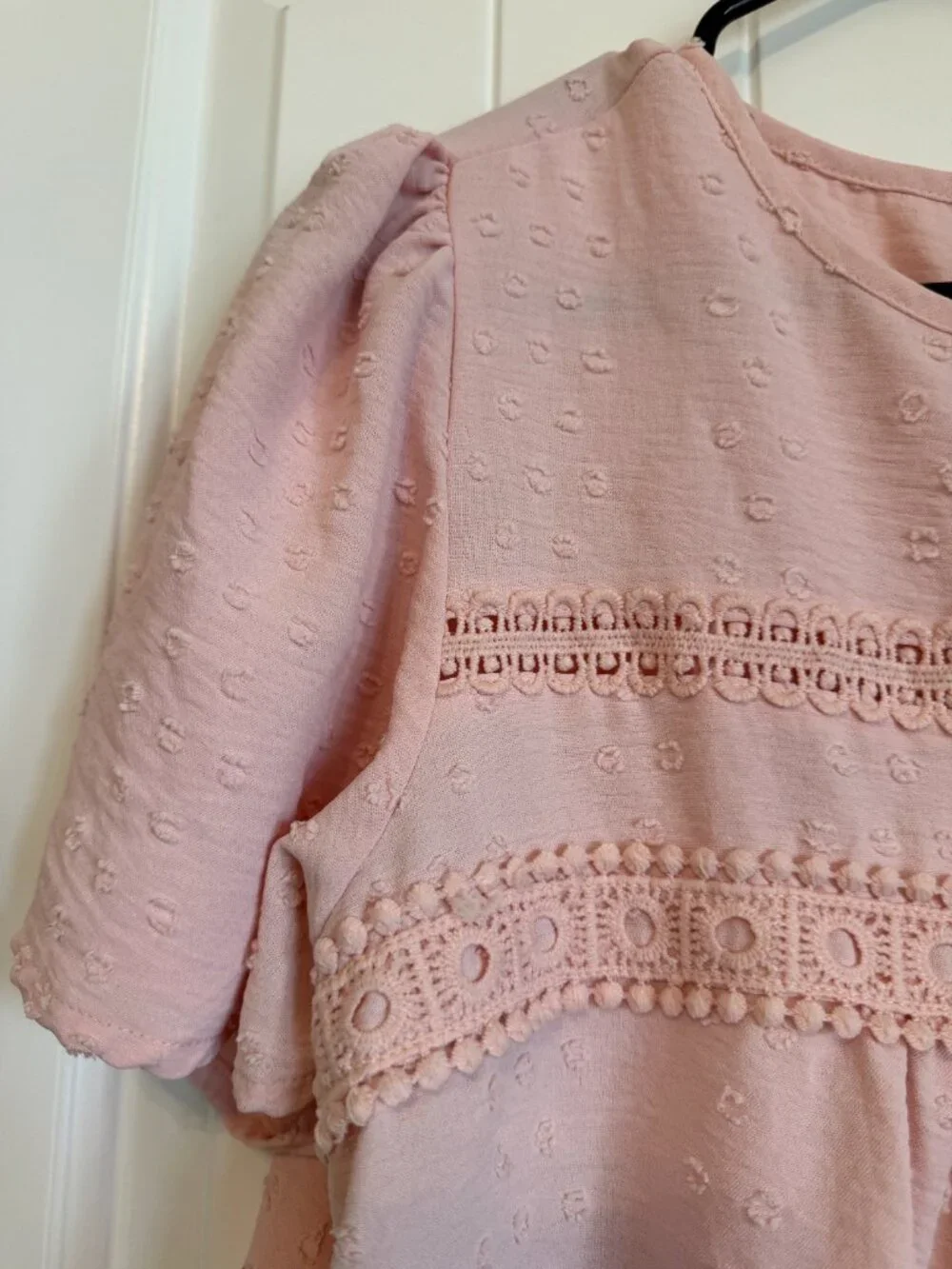 Blush pink short-sleeve blouse with textured Swiss dot fabric - Picture 2 of 5